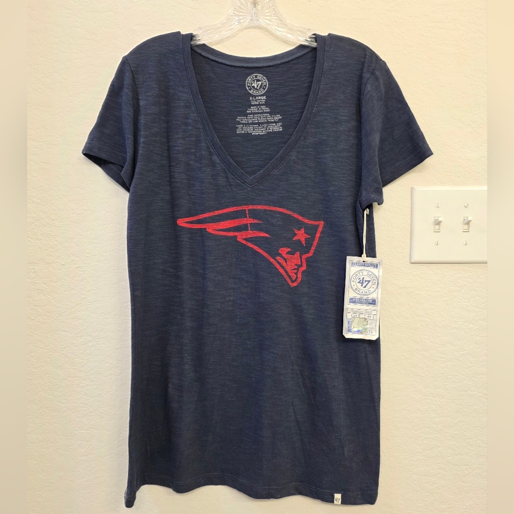 47 Brand NE Parriots Navy V Neck Tee with Red Patriots Logo XL